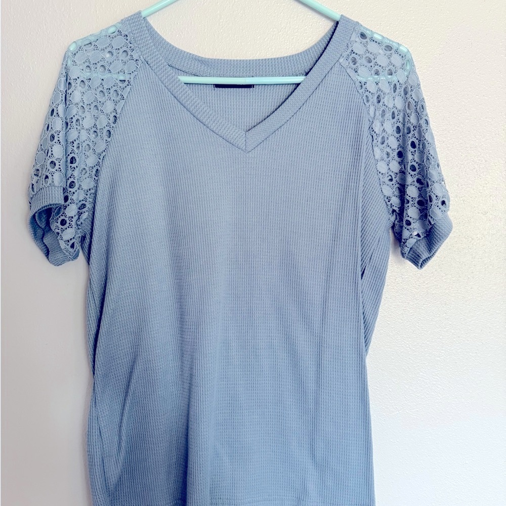Stylish Women's Short Sleeve Top with Lace - Light Blue